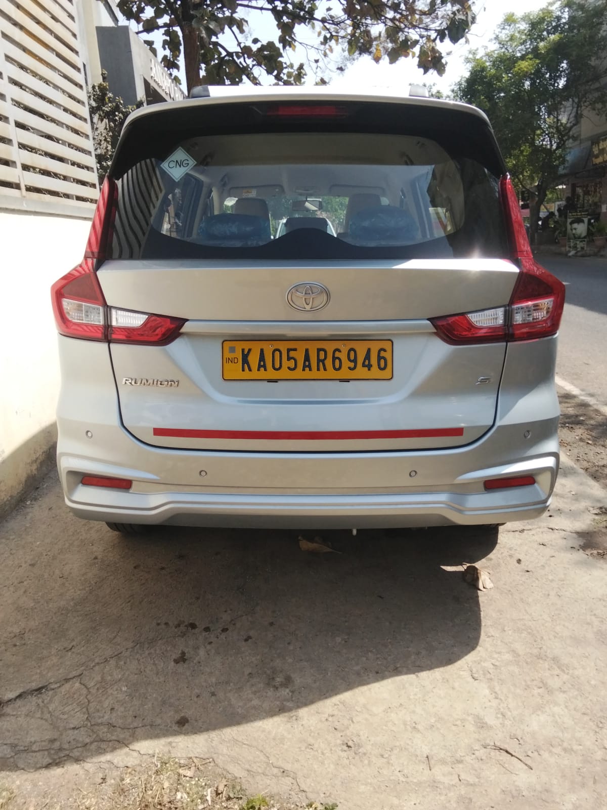 Premium Innova cab with verified driver for Bangalore to Chennai taxi service